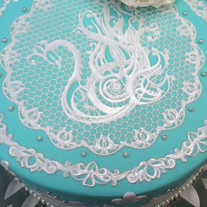 cake-doily-swan-2-edible-lace
