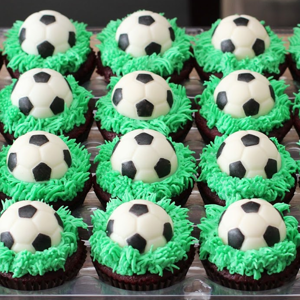 Mini-soccer-ball-cupcakes
