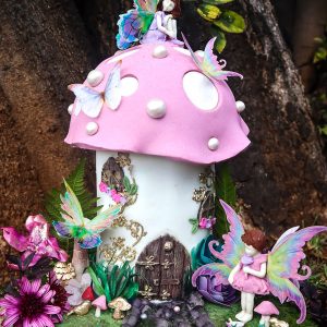 Full-fairy-cake-using-moulds-and-pixie-wings